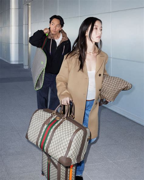 Ni Ni, Chang Chen Reunite at the Airport in Gucci's .